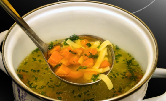 rahasia-kaldu-ayam-rebus-pada-masakan-soto-ayam-nikmat