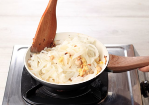 Tips Masak Cha Kwetiau Ayam agar Bumbu Meresap