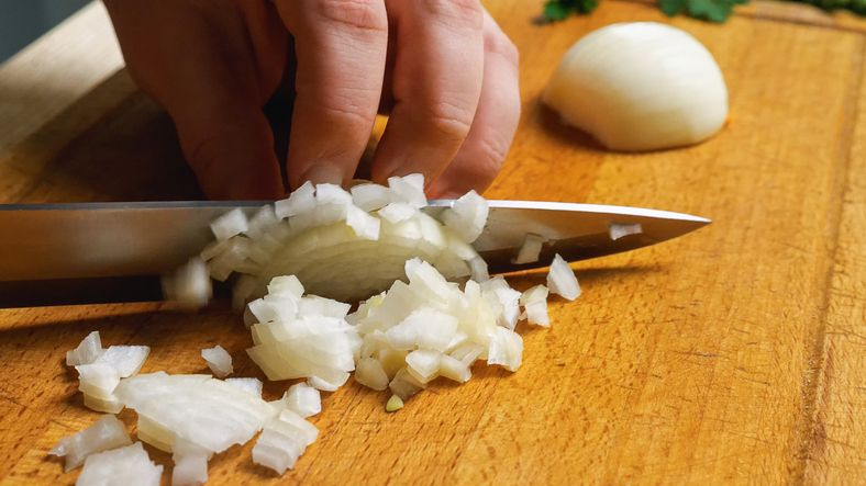 Tips Masak Cara Potong Bawang Efektif Tanpa Perlu Menangis