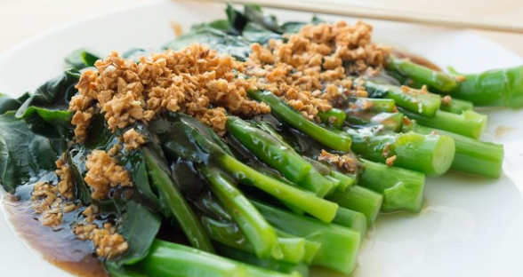Tips Masak Sehat Kurangi Minyak untuk Hidangan Segar