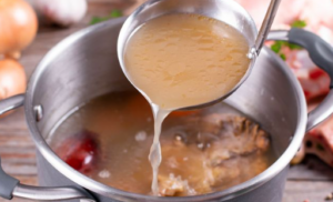 Cara Membuat Kaldu Tulang Gurih Kental Ala Rumahan